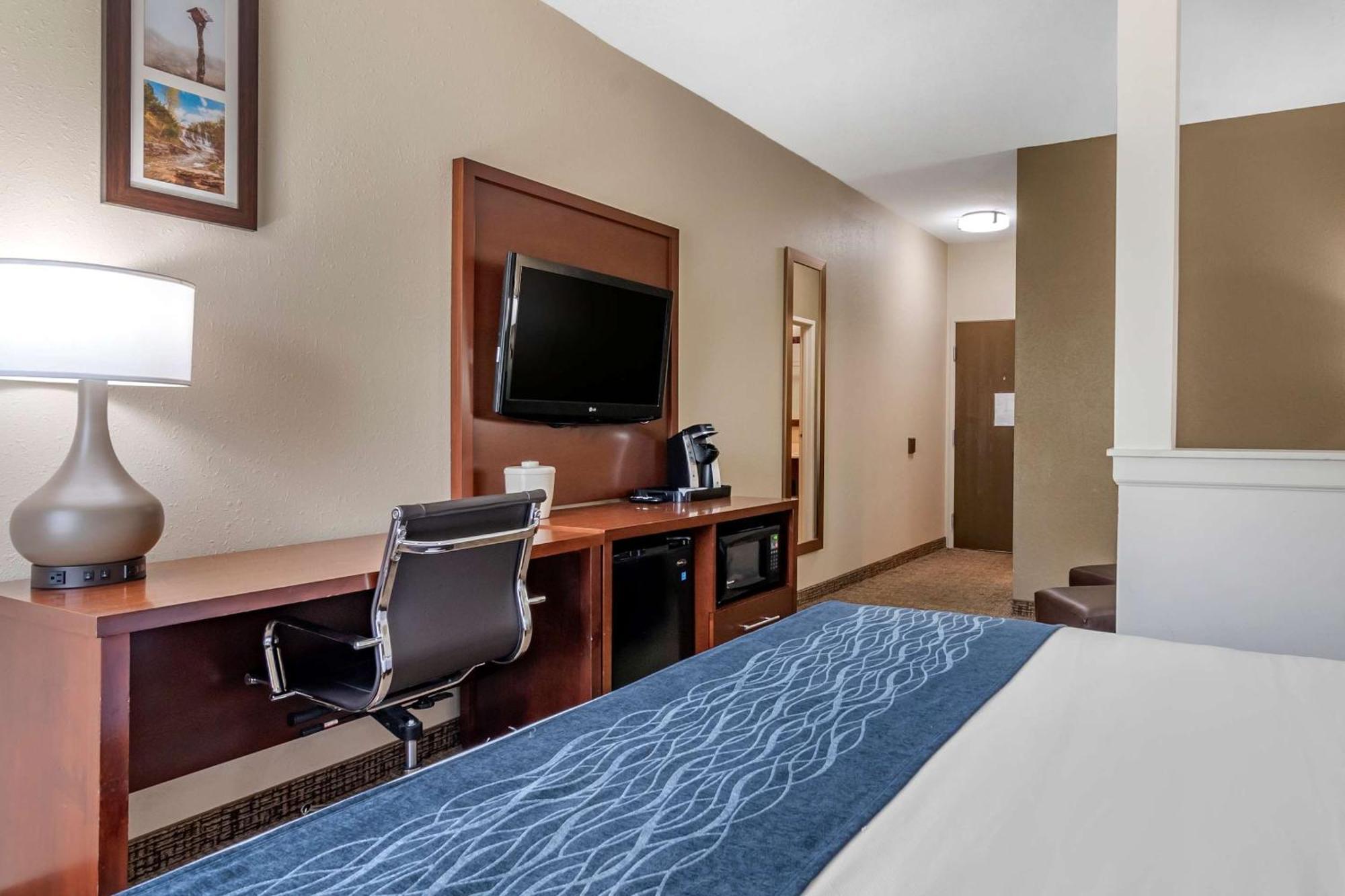 Hotel Comfort & Junction - Near Riley Junction City