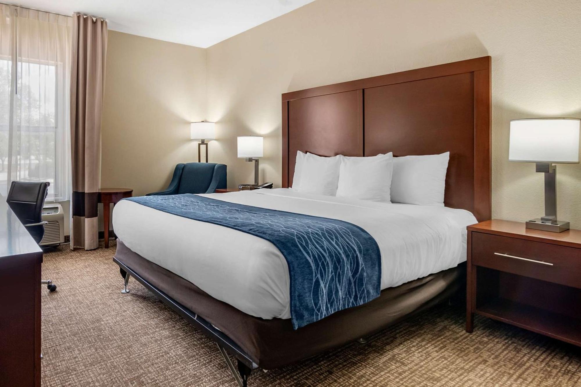 Hotel Comfort & Junction - Near Riley Junction City